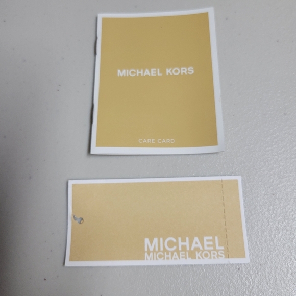 Michael Kors Cynthia Saffiano Leather Satchel. - Picture 12 of 16